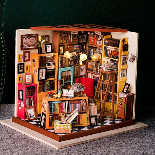 ROBOTIME Rolife Sam's Study room DIY House - LOG-ON